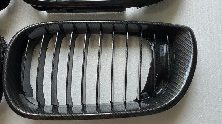 กระจังหน้า BMW E60 E46 ตาตก ตายก M ดำเงา 3สี คาร์บอน รูปที่ 6