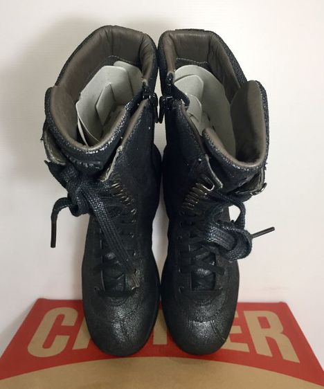 Camper boots shoes EU36(23.5cm) ของแท้ ใหม่มือ 1 รุ่น PELOTAS ARIEL, รองเท้าบู้ทสูง Camper มีตำหนิแผ่นโลโก้ตรงส้นแตกจึงเปลี่ยนเป็นหนังแท้แทน รูปที่ 7