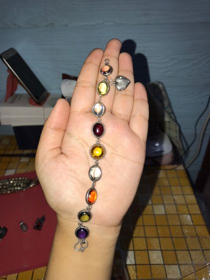 สร้อยข้อมือ เพชรพญานาค 9 เม็ด หลากสี สีสดใส สวยงาม ขนาดเม็ดใหญ่ เลี่ยมกรอบเนื้อเงินแท้ หนา แข็งแรง ออกแบบสไตล์สวย มีตลับเงินรูปหัวใจ 1 ใบ แล รูปที่ 10