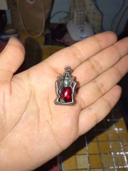 พระพิฆเนศ หล่อโบราณ เนื้อเงิน ขนาด 2 ซม. ห้อยคอกำลังสวย ศิลปะสวยงามมาก ตามแบบฉบับโบราณ แถมด้านหลังยังฝังพลอยแดง ขนาดเล็ก เป็นพลอยที่หุงแล้ว รูปที่ 6