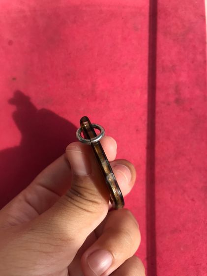 เหรียญพระพุทธ หลวงพ่ออยู่ วัดเกยไชย อ.ชุมแสง จ.นครสวรรค์ ปี 2468 เหรียญเนื้อทองแดงกะไหล่ทอง สภาพสวย เหรียญนี้เป็นเหรียญปั๊มข้างเลื่อย ห่วงเช รูปที่ 4