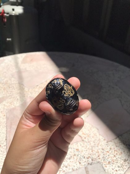 เบี้ยแก้ หลวงปู่เจือ วัดกลางบางแก้ว รุ่นหลวงปู่เจือ อายุ 84 ปี  พอกผงยาจินดามณี และจารมือ ทั้งตัว หูทองแดงข้างละ 3 หู ตอกโค้ดสองข้าง ผิวแห้ง รูปที่ 10