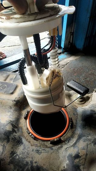  Nissan Almera ถังน้ำมัน พร้อมติ๊ก น้ำมันเชื้อเพลิง สอบถามอะไหล่ ได้ครับ รูปที่ 5