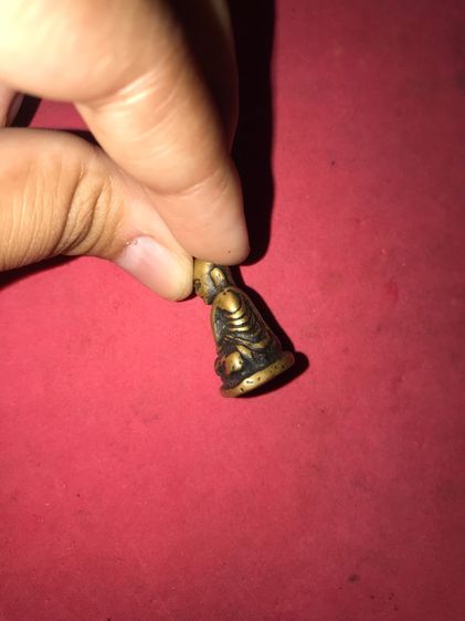 รูปเหมือน หลวงพ่อเงิน วัดบางคลาน รุ่นแรก พิมพ์นิยม A ปี244x กว่า หล่อโบราณ เนื้อทองผสม เนื้อทองเหลืองจืด ซีด น้ำหนักหกสลึง พิมพ์ทรงสวย ตำหนื รูปที่ 4