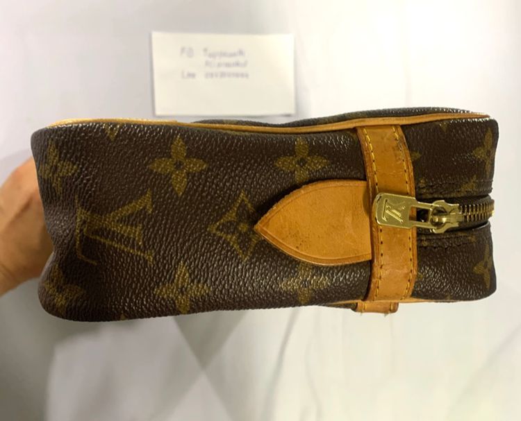 กระเป๋า clutch Louis Vuitton ของแท้ รูปที่ 4