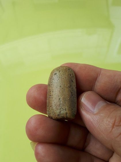 พระคง กรุเก่า จังหวัดลำพูน หลังอูม เนื้อดินเผา มวลสารครบ จัด ละเอียด องค์นี้เป็นพระคงสีพิกุลค่อนไปทางสีเนื้ออ่อน มีเนื้อดินที่แข็งแกร่ง แห้ง รูปที่ 6