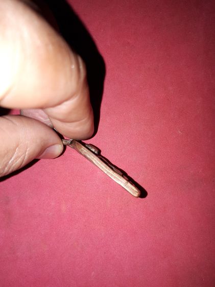 เหรียญจอบ หลวงพ่อไปล่ วัดกำแพง ปี 2463 รุ่นแรก ด้านเขียนว่า ฉลองอายุ 60 ปี ที่ระฤก ๒๔๖๓ ฉันทสโร เนื้อสัมฤทธิ์ ผิวเดิมๆ สภาพสวยมาก แท้ดูง่าย  รูปที่ 4