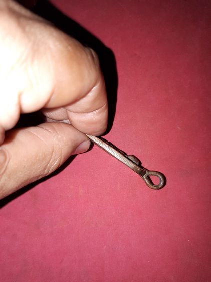 เหรียญจอบ หลวงพ่อไปล่ วัดกำแพง ปี 2463 รุ่นแรก ด้านเขียนว่า ฉลองอายุ 60 ปี ที่ระฤก ๒๔๖๓ ฉันทสโร เนื้อสัมฤทธิ์ ผิวเดิมๆ สภาพสวยมาก แท้ดูง่าย  รูปที่ 7