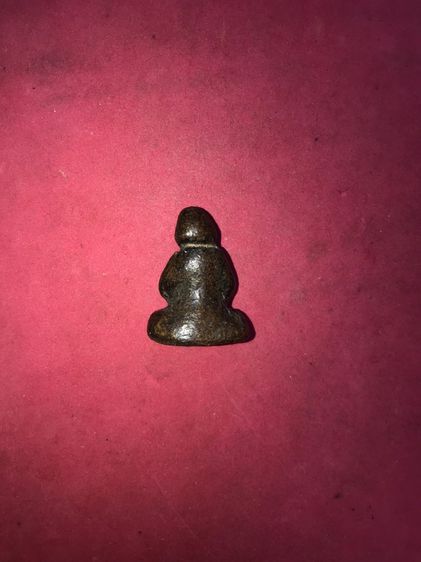 พระสังกัจจายน์ หลวงพ่อแก้ว วัดเครือวัลย์ จ.ชลบุรี เนื้อผงคลุกรัก เนื้อนั้นเป็นผงคลุกรักสีหนักมาทางกะลามะพร้าวตามสูตรเก่า ผิวมันเงา องค์นี้มี รูปที่ 2