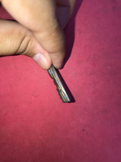 พระหลวงพ่อทวด หลวงพ่อดำ วัดกุฎี จ.ปราจีนบุรี เนื้อตะกั่ว ฝังเขี้ยวหมาป่า สภาพสวยเก่าเก็บเดิมๆ รูปทรงสวยงาม มีเอกลักษณ์ แท้ดูง่าย หายาก หลวงพ รูปที่ 4