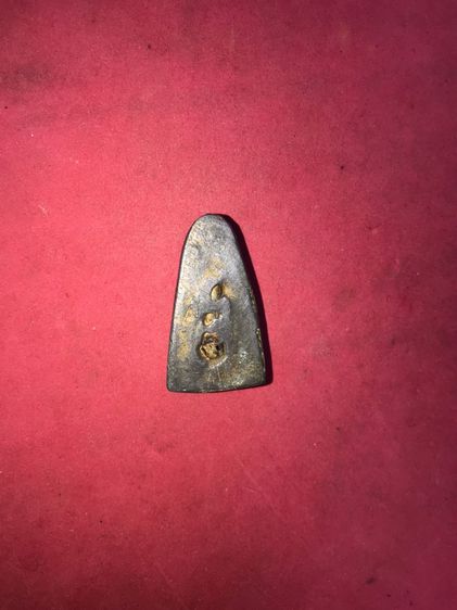 พระหลวงพ่อทวด หลวงพ่อดำ วัดกุฎี จ.ปราจีนบุรี เนื้อตะกั่ว ฝังเขี้ยวหมาป่า สภาพสวยเก่าเก็บเดิมๆ รูปทรงสวยงาม มีเอกลักษณ์ แท้ดูง่าย หายาก หลวงพ รูปที่ 2