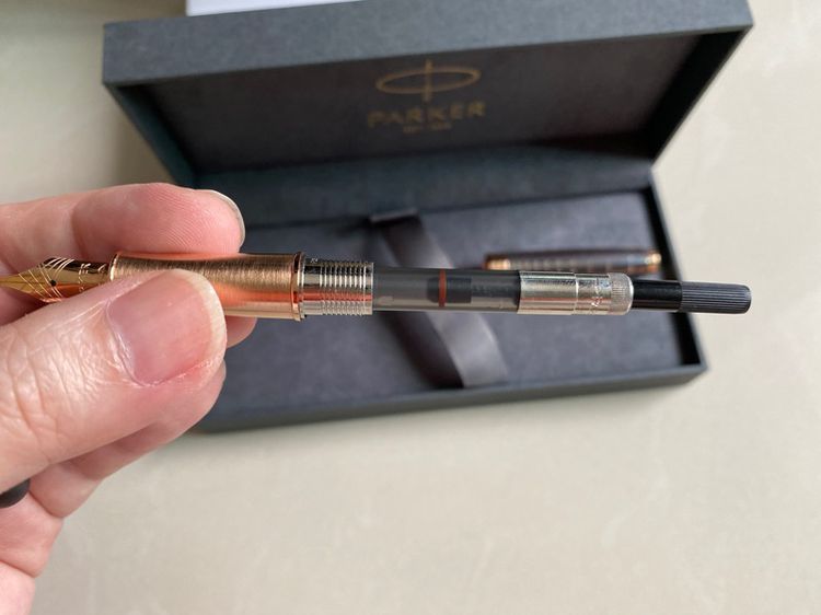ปากกาหมึกซึม Parker Sonnet Prestige Brown Rubber Rose Gold Fountain Pen 18k M Nibใหม่ รูปที่ 5