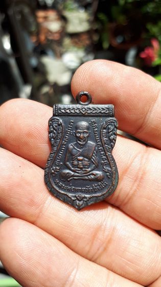 เหรียญ หลวงพ่อทวด รุ่น3 บล็อคเขยือน พิมพ์ 2 จุด ประคตเต็ม ปี2504 เนื้อทองแดงรมดำ พิมพ์ถูก คมชัด สวยและสมบูรณ์ตามสภาพเหรียญเก่าเก็บ แท้ ผิวเด รูปที่ 6