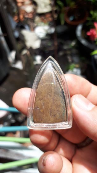 หลวงพ่อทวด วัดช้างให้ หลังเตารีด พิมพ์ใหญ่ ปี 2505 เนื้อทองผสม เนื้อสองสี สีเหลืองอมแดง สวยๆ คมๆ มีคราบดินเบ้า สร้างน้อย เก่า สภาพสวย สมบูรณ รูปที่ 9