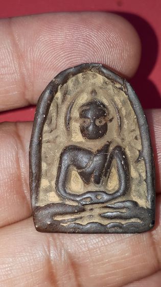 พระซุ้มกอ พิมพ์ใหญ่ มีกนก หลังสวย ไม่รู้กรุ กำแพงเพชร อายุประมาณ 700-800 ปี เนื้อดินเผา ละเอียดมาก เนื้อสีดำมัน อมน้ำตาล มีว่านดอกมะขามลอย จ รูปที่ 6