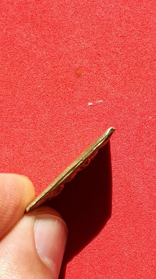 หลวงปู่ศุข วัดปากคลองมะขามเฒ่า พิมพ์ประภามณฑล หลังเรียบ เนื้อทองผสม ขึ้นเกล็ดกระดี่ ผิวมะระ พิมพ์คม ชัด สวย เป็นธรรมชาติ เก่าถึงยุคสมัยแน่นอ รูปที่ 4