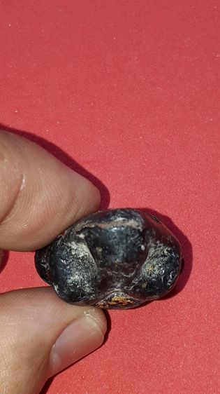 พระปิดตา หลังเรียบ เนื้อผงจุ่มรัก ปิดทอง ลอยองค์ ผิวเหยี่ยวแห้ง ลอกร่อน ขึ้นมัน พิมพ์คม ชัด สวย เป็นธรรมชาติ เก่าถึงยุคสมัยแน่นอน ขนาดกลาง ม รูปที่ 6