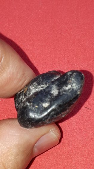 พระปิดตา หลังเรียบ เนื้อผงจุ่มรัก ปิดทอง ลอยองค์ ผิวเหยี่ยวแห้ง ลอกร่อน ขึ้นมัน พิมพ์คม ชัด สวย เป็นธรรมชาติ เก่าถึงยุคสมัยแน่นอน ขนาดกลาง ม รูปที่ 5