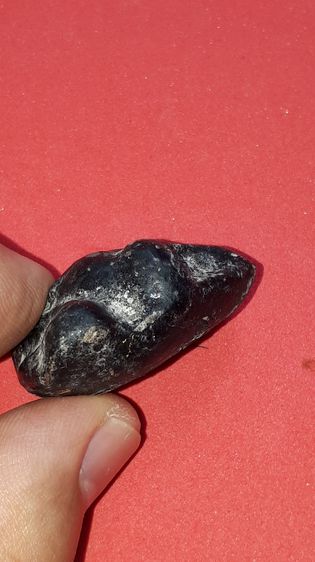 พระปิดตา หลังเรียบ เนื้อผงจุ่มรัก ปิดทอง ลอยองค์ ผิวเหยี่ยวแห้ง ลอกร่อน ขึ้นมัน พิมพ์คม ชัด สวย เป็นธรรมชาติ เก่าถึงยุคสมัยแน่นอน ขนาดกลาง ม รูปที่ 4