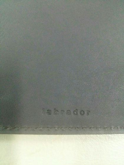 กระเป๋าสตางค์ labrador มีความบางที่สุด วัสดุทำจากหนังวัวแท้คุณภาพดีเยี่ยม มีความทนทาน มีอายุการใช้งานที่ยาวนาน  สภาพใหม่มาก ไม่ค่อยได้ใช้งาน รูปที่ 5
