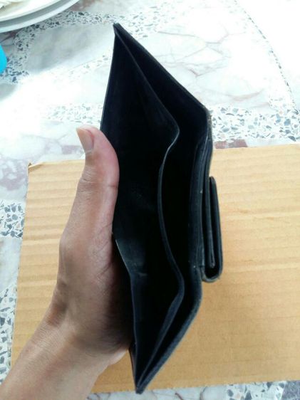 กระเป๋าสตางค์ labrador มีความบางที่สุด วัสดุทำจากหนังวัวแท้คุณภาพดีเยี่ยม มีความทนทาน มีอายุการใช้งานที่ยาวนาน  สภาพใหม่มาก ไม่ค่อยได้ใช้งาน รูปที่ 13