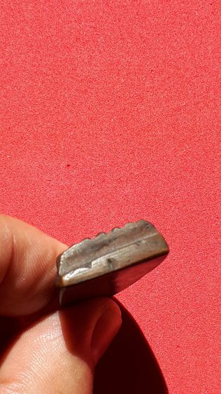 พระหลวงปู่ทวด หลังเตารีด พิมพ์ใหญ่ B วัดช้างให้ ปัตตานี ปี 2505 เนื้อทองแดงเถื่อน ผิวมะระ หลังอย่างสวย พิมพ์คม ตำหนิครบ สภาพสมบูรณ์ ผิวไฟ มี รูปที่ 5