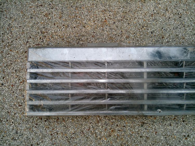 กระจังหน้า MMC ตรงรุ่น MITSU PAJERO ตัวเหลี่ยม เป็นของเก่าญี่ปุ่นสภาพดีมาก โลโก้สียังชัด ไม่เคยใช้ในบ้านเรา และบันไดข้าง ปาเจโร่ ตัวเหลี่ยม รูปที่ 3