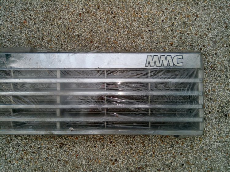 กระจังหน้า MMC ตรงรุ่น MITSU PAJERO ตัวเหลี่ยม เป็นของเก่าญี่ปุ่นสภาพดีมาก โลโก้สียังชัด ไม่เคยใช้ในบ้านเรา และบันไดข้าง ปาเจโร่ ตัวเหลี่ยม รูปที่ 2