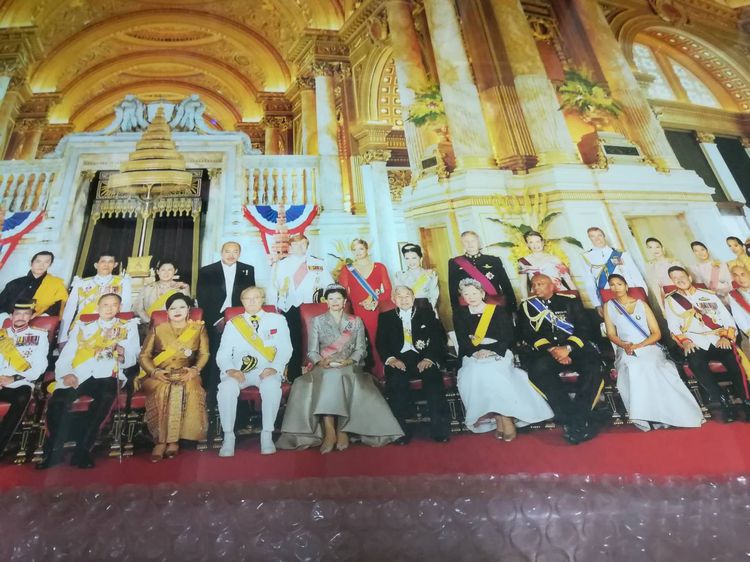 ภาพพร้อมกรอบงานฉลองครองราชย์ 60 ปี ในหลวง ร.9 รูปที่ 3