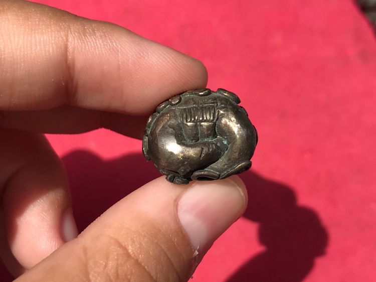 พระปิดตา พิมพ์ยันต์ยุ่ง เศียรบาตร เนื้อสำริดเงิน หลวงพ่อทับ อินทโชติ วัดสุวรรณาราม ( ทอง ) บางกอกน้อย พิมพ์คม ชัด เส้นยันต์คมชัด ลึก เส้นยัน รูปที่ 15