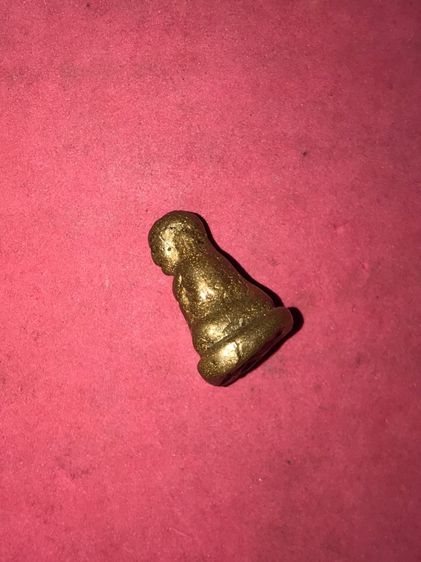 หล่อโบราณ หลวงพ่อเงิน พิมพ์ขี้ตา รุ่นแรก วัดบางคลาน จ.พิจิตร ปี 24 กว่าๆ เนื้อทองผสม เนื้อออกสองสี เนื้อเหี่ยว ย่น เป็นเกร็ดกระดี่ คมชัด ก้น รูปที่ 2