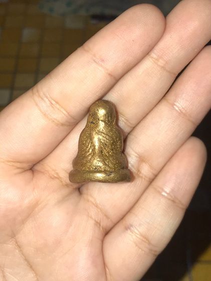 หล่อโบราณ หลวงพ่อเงิน พิมพ์ขี้ตา รุ่นแรก วัดบางคลาน จ.พิจิตร ปี 24 กว่าๆ เนื้อทองผสม เนื้อออกสองสี เนื้อเหี่ยว ย่น เป็นเกร็ดกระดี่ คมชัด ก้น รูปที่ 3