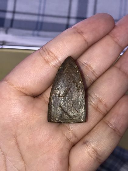 หลวงปู่ทวด หลังเตารีด วัดช้างให้ ปัตตานี เนื้อทองผสม ปี 2505 พระถูกพิมพ์ หลังสวย เป็นธรรมชาติ หนา ล้ำ ไม่มีรอยแต่งตะไบ ผิวออกสองสี มีคราบขี้ รูปที่ 7