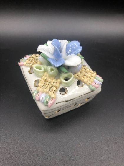 กระปุกเซรามิค ประดับลวดลายดอกไม้ฉลุลาย รูปที่ 3