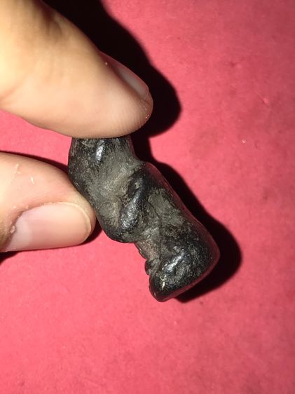 พระปิดตา มีกริ่ง จารมือทั้งองค์ เนื้อผงพุทธคุณ ผิวออกสีดำด้าน เหี่ยวย่น พระมีน้ำหนัก กริ่งดัง พระสภาพสมบูรณ์ สวย แปลก เก่า แท้ หายาก นานๆจะเ รูปที่ 4