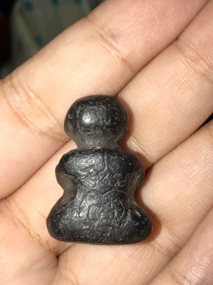 พระปิดตา มีกริ่ง จารมือทั้งองค์ เนื้อผงพุทธคุณ ผิวออกสีดำด้าน เหี่ยวย่น พระมีน้ำหนัก กริ่งดัง พระสภาพสมบูรณ์ สวย แปลก เก่า แท้ หายาก นานๆจะเ รูปที่ 8