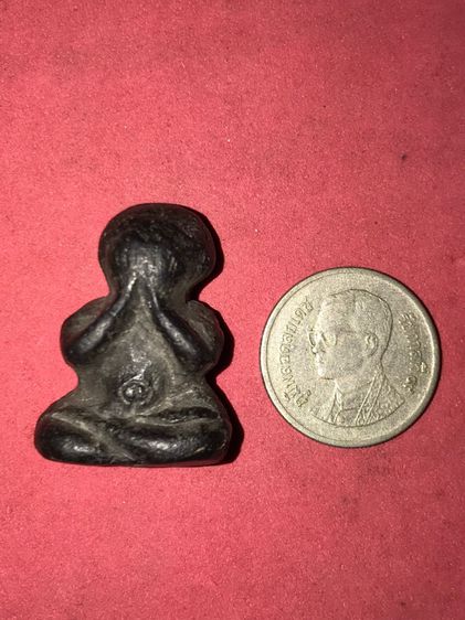 พระปิดตา มีกริ่ง จารมือทั้งองค์ เนื้อผงพุทธคุณ ผิวออกสีดำด้าน เหี่ยวย่น พระมีน้ำหนัก กริ่งดัง พระสภาพสมบูรณ์ สวย แปลก เก่า แท้ หายาก นานๆจะเ รูปที่ 6