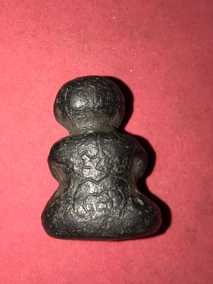 พระปิดตา มีกริ่ง จารมือทั้งองค์ เนื้อผงพุทธคุณ ผิวออกสีดำด้าน เหี่ยวย่น พระมีน้ำหนัก กริ่งดัง พระสภาพสมบูรณ์ สวย แปลก เก่า แท้ หายาก นานๆจะเ รูปที่ 2