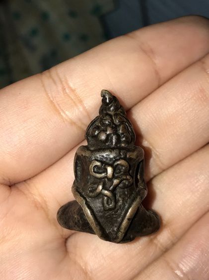 พระปิดตา ยันต์ยุ่ง เนื้อสำริดเงิน ผิวออกสีดำ เหี่ยวย่น พระมีน้ำหนัก พระมีเอกลักษณ์ในตัวเอง สภาพสมบูรณ์ สวย แปลก เก่า แท้ หายาก นานๆจะเจอแบบน รูปที่ 8