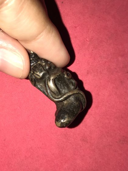 พระปิดตา ยันต์ยุ่ง เนื้อสำริดเงิน ผิวออกสีดำ เหี่ยวย่น พระมีน้ำหนัก พระมีเอกลักษณ์ในตัวเอง สภาพสมบูรณ์ สวย แปลก เก่า แท้ หายาก นานๆจะเจอแบบน รูปที่ 4