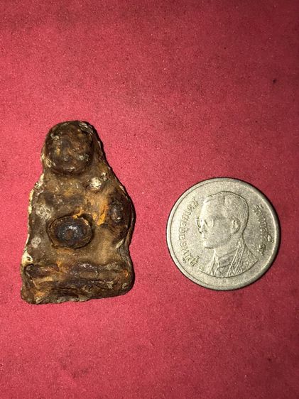 พระขุนช้าง หลังเรียบลายผ้า เนื้อตะกั่ว ผิวสีเทา อมดำ ขึ้นไขขาว เหี่ยวย่น ขอบไม่คมมือ พระมีน้ำหนัก พระมีเอกลักษณ์ในตัวเอง สภาพสมบูรณ์ สวย แปล รูปที่ 6