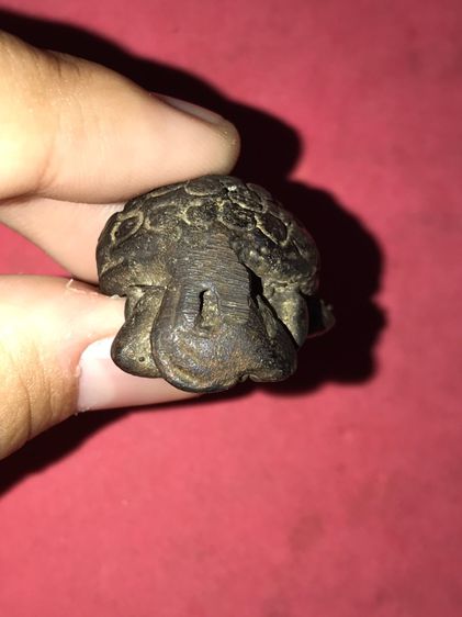 พระอุปคุต ถือดอกบัว หลังเต่า อายุมากกว่า 300 ปี เนื้อสัมฤทธิ์เงิน กลับดำ ยุบ ย่น หล่อโบราณ ยุคแรก มีน้ำหนัก เนื้อเรียบเนียน ไม่คมมือ เก่า โบ รูปที่ 5