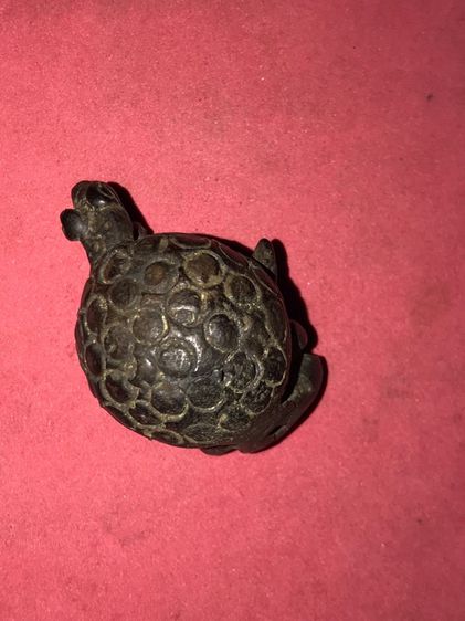 พระอุปคุต ถือดอกบัว หลังเต่า อายุมากกว่า 300 ปี เนื้อสัมฤทธิ์เงิน กลับดำ ยุบ ย่น หล่อโบราณ ยุคแรก มีน้ำหนัก เนื้อเรียบเนียน ไม่คมมือ เก่า โบ รูปที่ 2