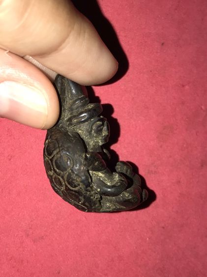 พระอุปคุต ถือดอกบัว หลังเต่า อายุมากกว่า 300 ปี เนื้อสัมฤทธิ์เงิน กลับดำ ยุบ ย่น หล่อโบราณ ยุคแรก มีน้ำหนัก เนื้อเรียบเนียน ไม่คมมือ เก่า โบ รูปที่ 4