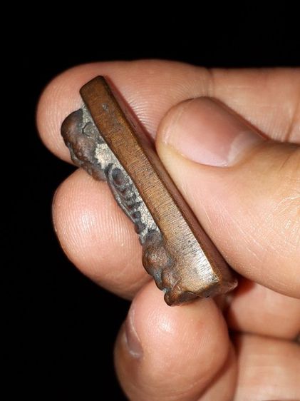 พระหลวงปู่ทวด หลังเตารีด พิมพ์ใหญ่ B วัดช้างให้ ปัตตานี ปี 2505 เนื้อทองแดงเถื่อน ผิวมะระ หลังอย่างสวย พิมพ์คม ตำหนิครบ สภาพสมบูรณ์ ผิวไฟ มี รูปที่ 10