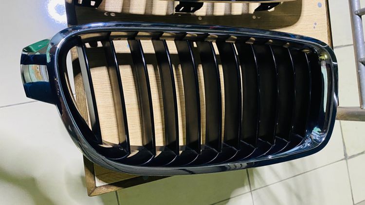 หน้ากระจังBMW 325 ชี่รี3 แท้ถอด สวยๆแท้ศูนย์ รูปที่ 4