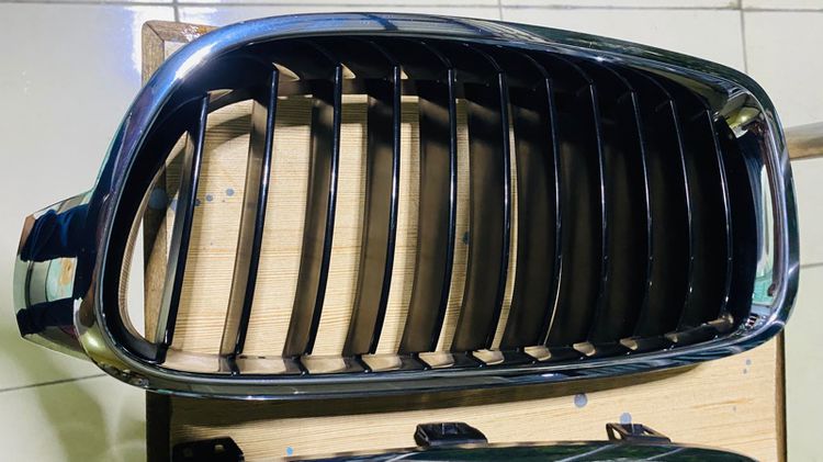 หน้ากระจังBMW 325 ชี่รี3 แท้ถอด สวยๆแท้ศูนย์ รูปที่ 3