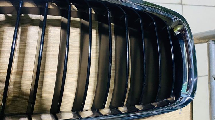 หน้ากระจังBMW 325 ชี่รี3 แท้ถอด สวยๆแท้ศูนย์ รูปที่ 6