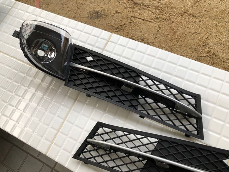  ไฟสปอร์ตไลท์ ช่องลม กันชนหน้า ไฟหน้า BMW F10 F11 ใส่ 520D 525D 523i 528i ปี 2012 2013 2014 2015 โช๊คฝาหน้าF10 รูปที่ 4