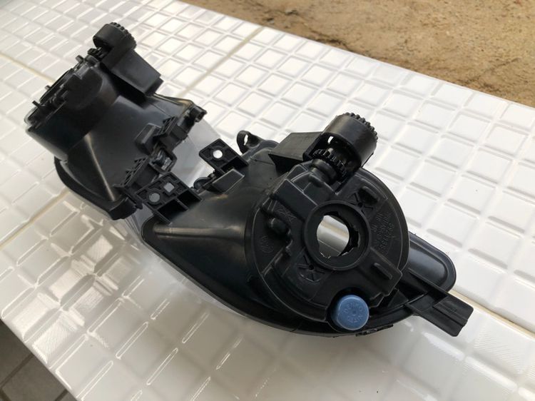  ไฟสปอร์ตไลท์ ช่องลม กันชนหน้า ไฟหน้า BMW F10 F11 ใส่ 520D 525D 523i 528i ปี 2012 2013 2014 2015 โช๊คฝาหน้าF10 รูปที่ 12